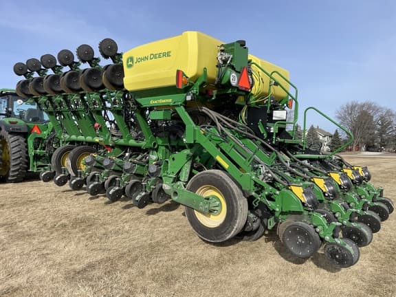 Image of John Deere 1795 equipment image 2