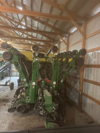 2022 John Deere 1795 Equipment Image0