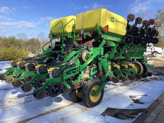 2022 John Deere 1795 Equipment Image0