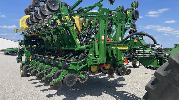 2022 John Deere 1795 Equipment Image0