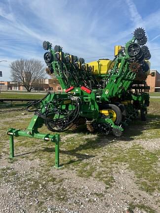 2022 John Deere 1795 Equipment Image0