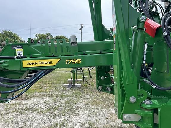 Image of John Deere 1795 equipment image 4