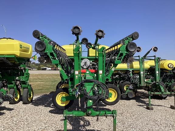 Image of John Deere 1795 equipment image 1