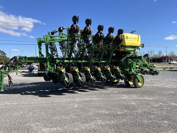 Image of John Deere 1795 equipment image 1