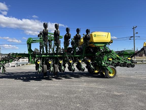 Image of John Deere 1795 equipment image 2