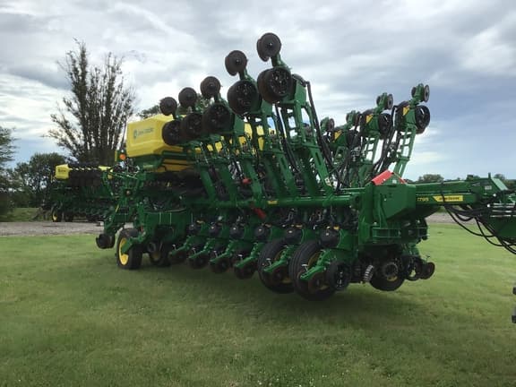 Image of John Deere 1795 equipment image 3