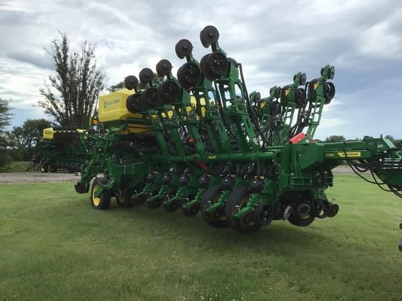 Image of John Deere 1795 equipment image 2