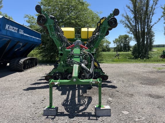 Image of John Deere 1795 equipment image 1