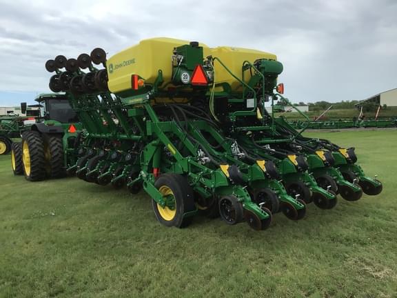 Image of John Deere 1795 equipment image 3