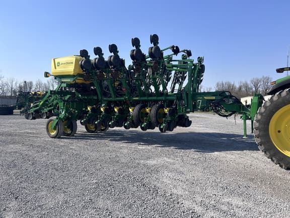 Image of John Deere 1795 equipment image 1