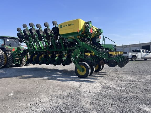 Image of John Deere 1795 equipment image 3