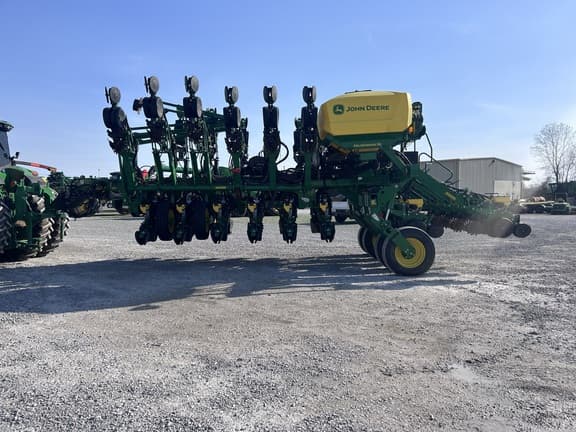 Image of John Deere 1795 equipment image 2