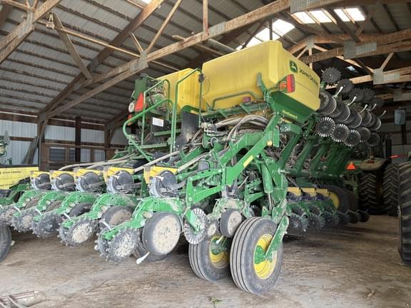 Image of John Deere 1795 Primary image