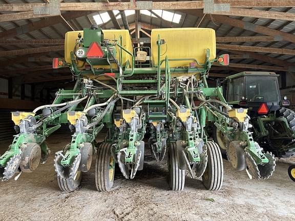 Image of John Deere 1795 equipment image 1