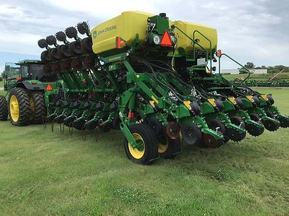 Image of John Deere 1795 equipment image 3