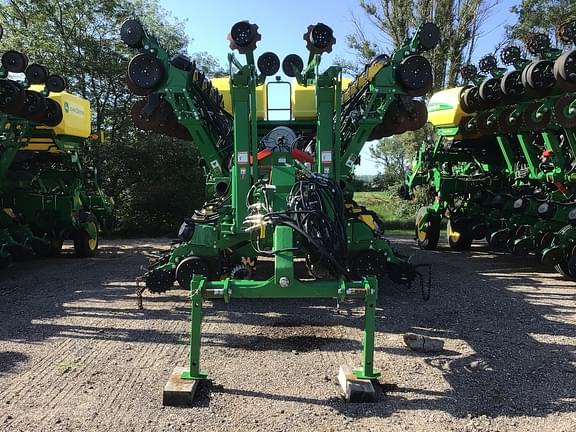 Image of John Deere 1795 equipment image 1