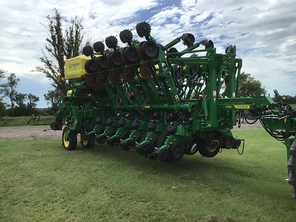 Image of John Deere 1795 equipment image 2