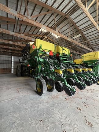 Image of John Deere 1795 equipment image 4