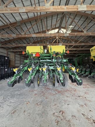 Image of John Deere 1795 equipment image 2