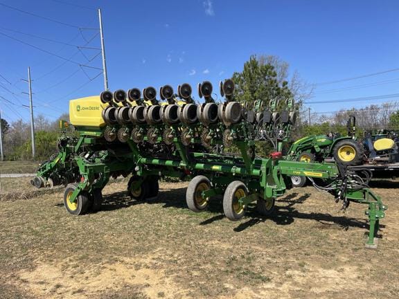2022 John Deere 1795 Equipment Image0