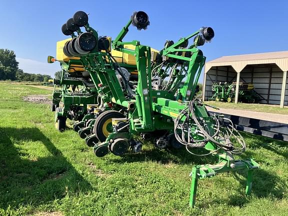 Image of John Deere 1795 equipment image 4