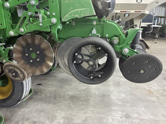 Image of John Deere 1795 equipment image 3
