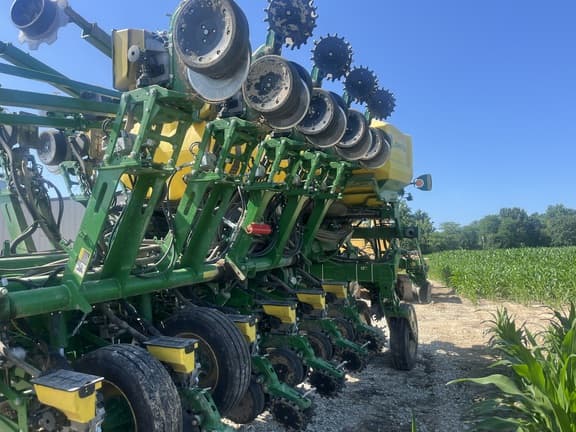 Image of John Deere 1795 equipment image 4