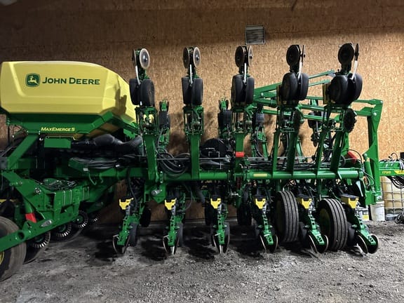 2022 John Deere 1795 Equipment Image0