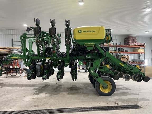 Image of John Deere 1795 equipment image 1