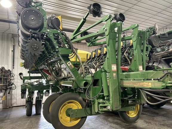 Image of John Deere 1795 equipment image 3