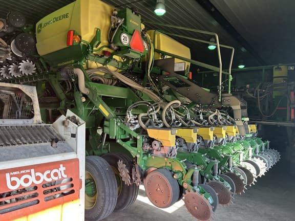 Image of John Deere 1795 equipment image 4