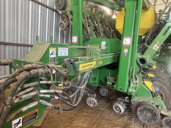 2022 John Deere 1795 Equipment Image0