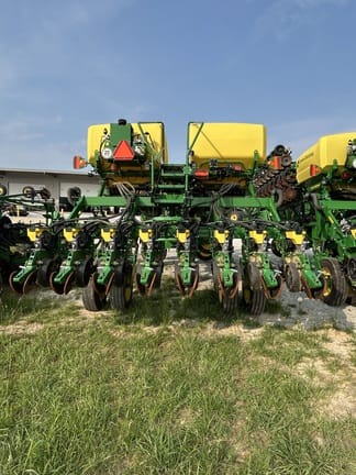 2022 John Deere 1795 Equipment Image0