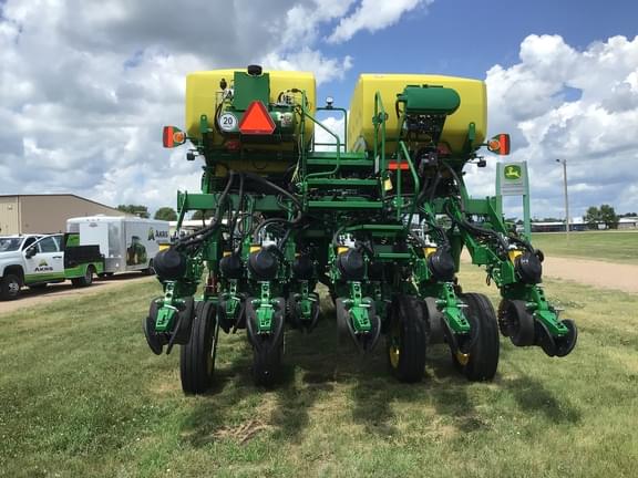 Image of John Deere 1795 equipment image 4