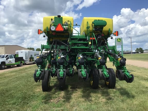 Image of John Deere 1795 equipment image 4