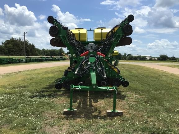 Image of John Deere 1795 equipment image 1