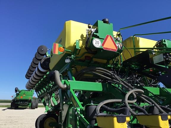 Image of John Deere 1795 equipment image 4