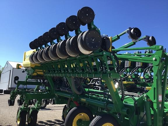 Image of John Deere 1795 equipment image 1