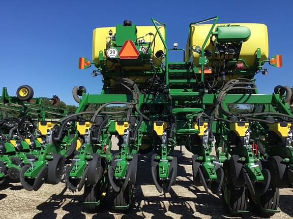 Image of John Deere 1795 equipment image 3