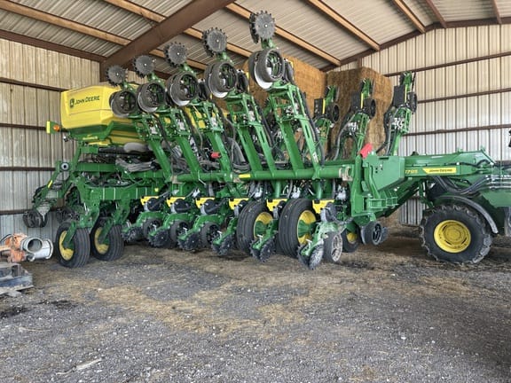 2022 John Deere 1795 Equipment Image0