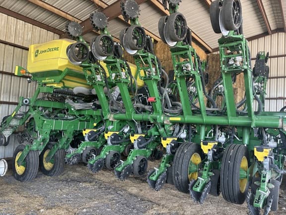 Image of John Deere 1795 equipment image 3