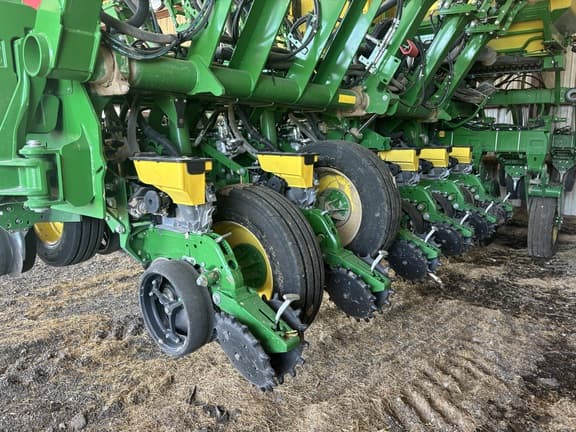 Image of John Deere 1795 equipment image 2