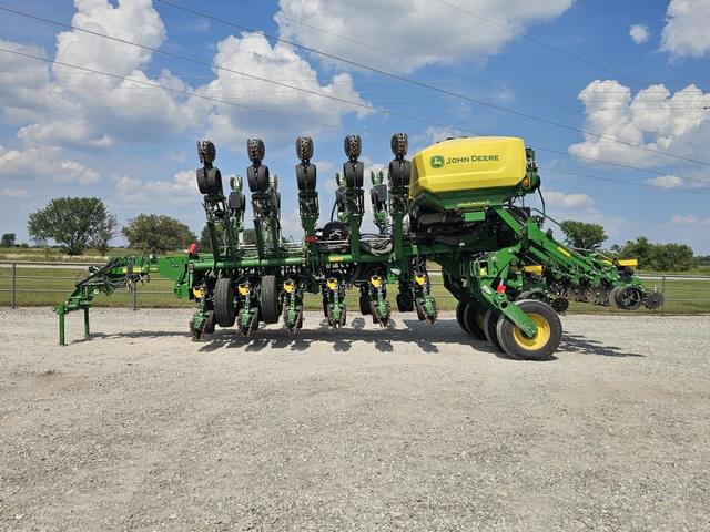 Image of John Deere 1795 equipment image 2