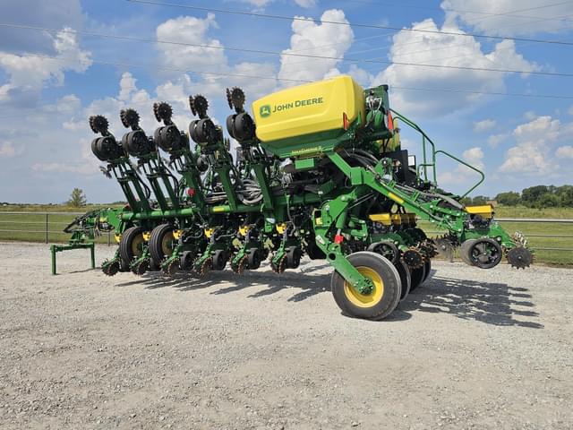 Image of John Deere 1795 equipment image 3