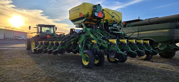 Image of John Deere 1795 equipment image 3