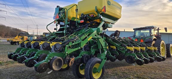 Image of John Deere 1795 equipment image 1