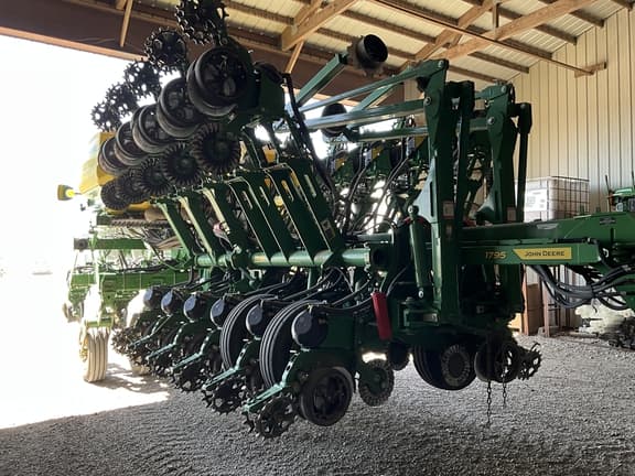 Image of John Deere 1795 equipment image 1