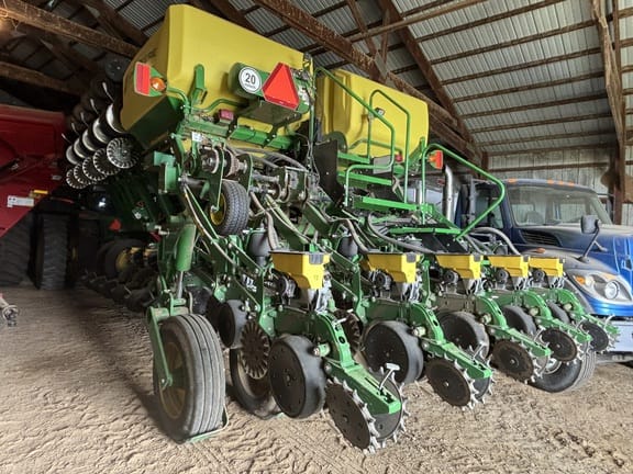 2022 John Deere 1795 Equipment Image0