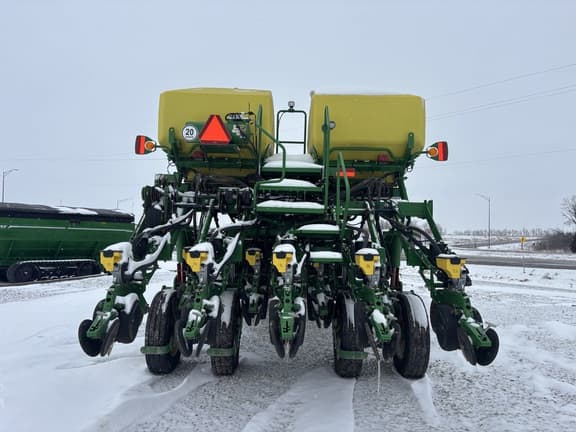 Image of John Deere 1795 equipment image 3