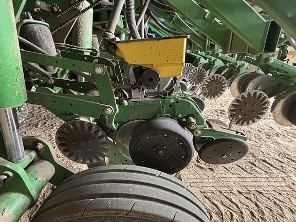 Image of John Deere 1795 equipment image 4